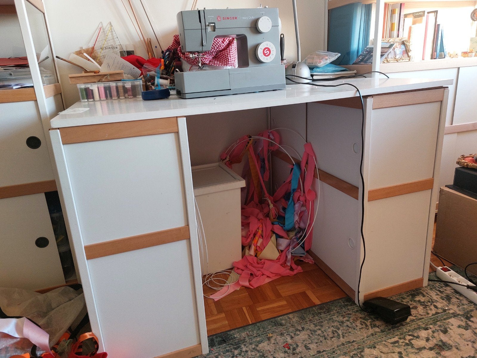 kewlox bureau wit, Enlèvement, Blanc