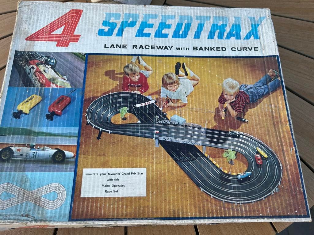 Vintage Speeltra 4-Lane Raceway – Compleet & Werkend, Kinderen en Baby's, Speelgoed | Racebanen, Ophalen, Zo goed als nieuw