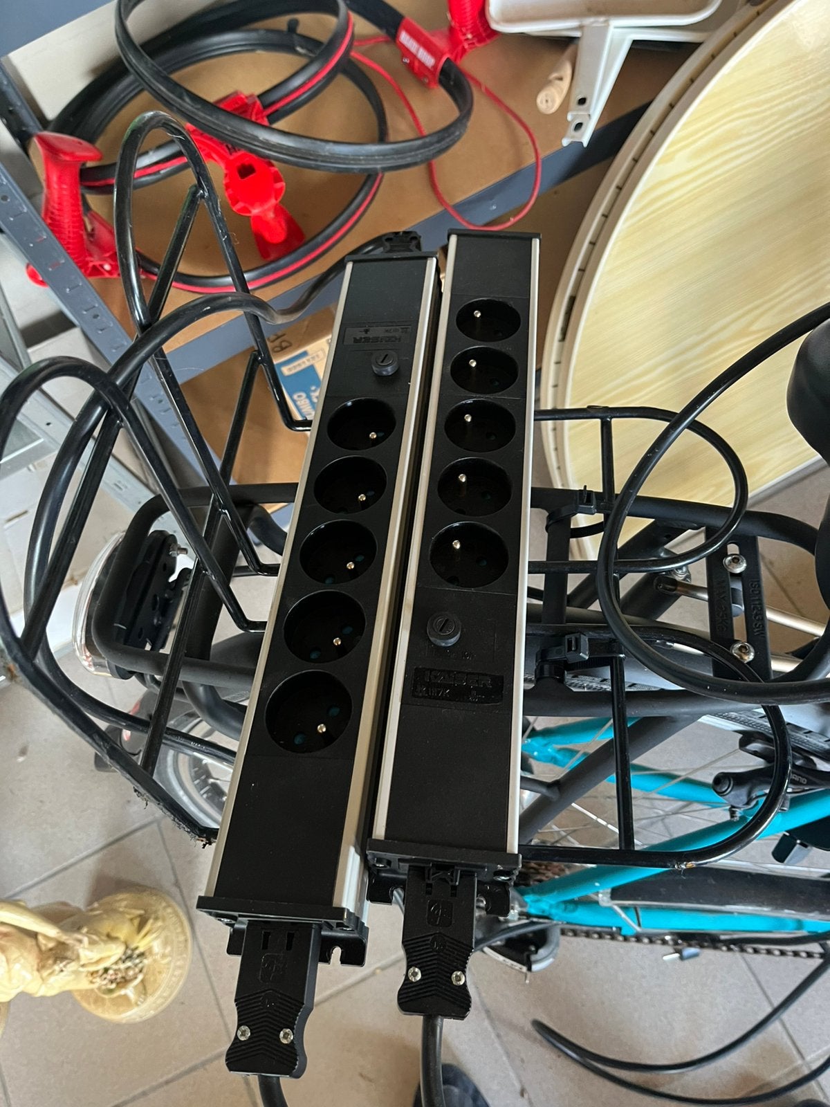 Verdeeldoos 2x, Doe-het-zelf en Bouw, Elektriciteit en Kabels, Verzenden, Zo goed als nieuw, Stekker