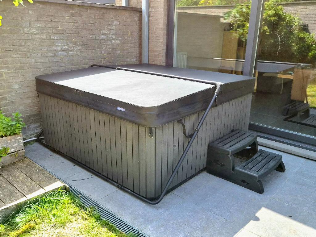 Silverspas 6 Sterker jacuzzi / spa – Zuinig + Garantie, Jardin & Terrasse, Bains à remous et Spas, Enlèvement, Comme neuf, Escalier