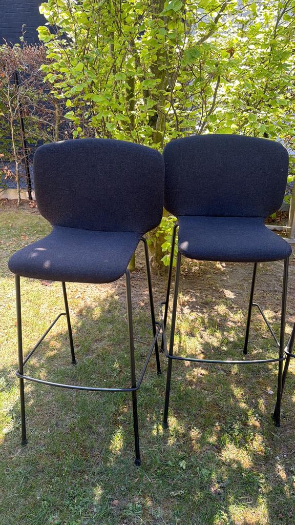 4 tabourets de bar, gris foncé/noir, Avec repose-pieds, 4 tabourets, Enlèvement, Utilisé