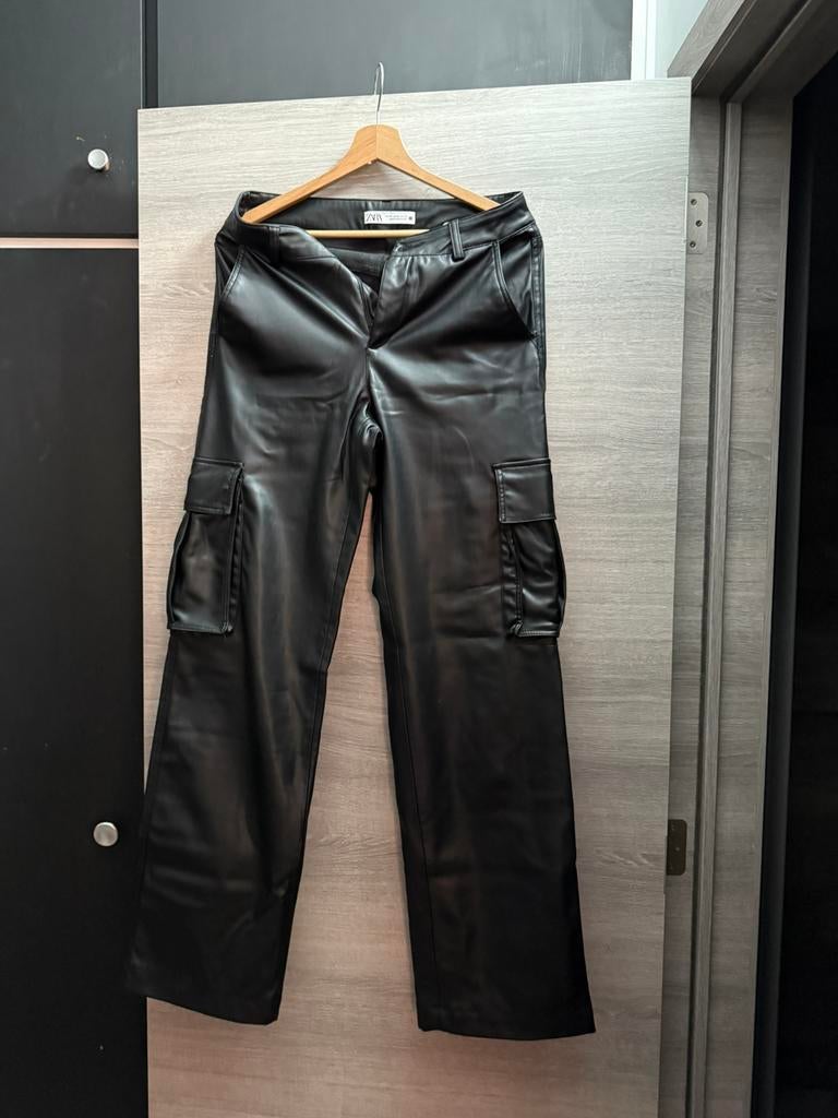 Zwarte leer broek zara maat 36, Vêtements | Femmes, Vêtements de grossesse, Enlèvement, Comme neuf, Taille 36 (S)