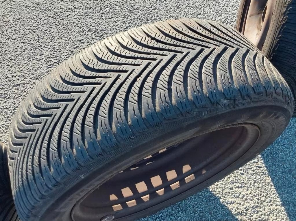 4 roues hiver 205/55-16 d'une Ford Focus, Pneus et Jantes, Pneus hiver, 16 pouces, 205 mm