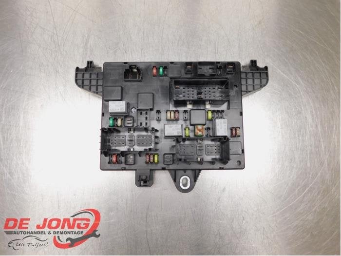 Boîte à fusibles d'un Opel Zafira C, -, Opel, 3 mois de garantie, Utilisé