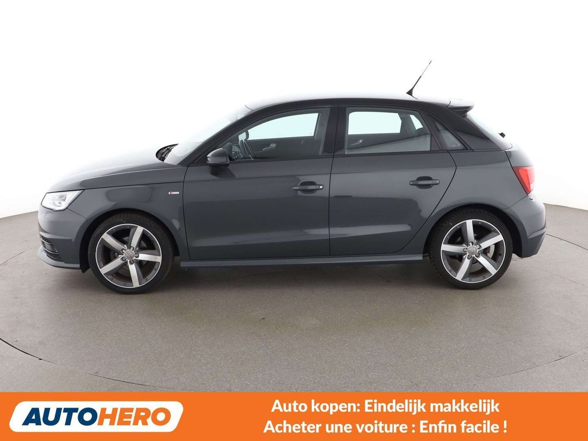 Audi A1 1.0 TFSI Attraction (bj 2017), Auto's, Audi, Voorwielaandrijving, Stof, Zwart, https://public.car-pass.be/vhr/56f0b40d-256e-4bf6-8024-bc63f299b1fb