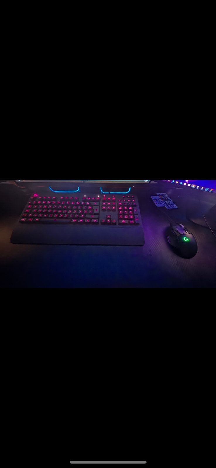 Logitech G213-toetsenbord + Logitech G502  -muis, Computers en Software, Ophalen, Azerty, Zo goed als nieuw, Bedraad