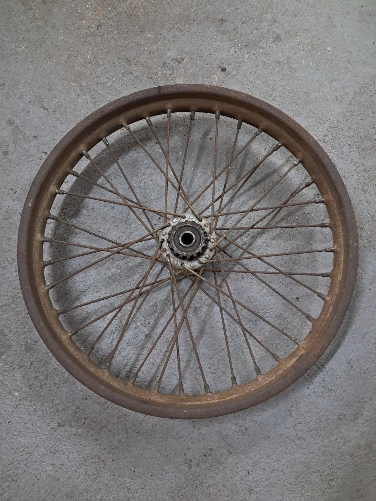 Jawa Perak 250 350 achterwiel, Enlèvement