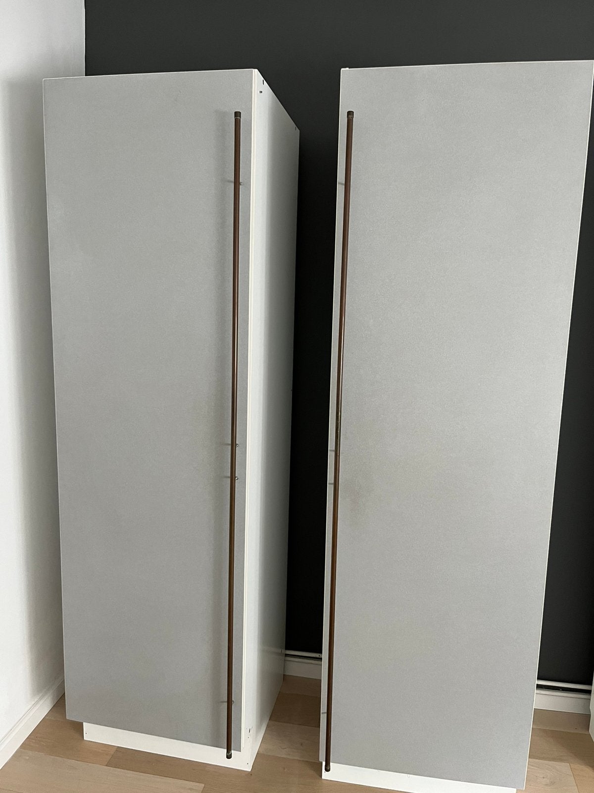 Twee kolomkasten te koop 210 cm hoog en 60 cm diep en breed, Ophalen, Zo goed als nieuw