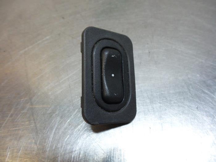 Commutateur vitre électrique d'un Opel Corsa (Corsa C 00-), -, Opel, 3 mois de garantie, Utilisé