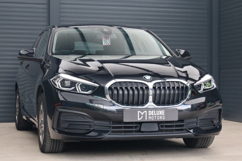 BMW 116 d Hatch Navi Leder Led Cruise Pdc 12 M Garantie, Voorwielaandrijving, Dealer onderhouden, Zwart, Bedrijf