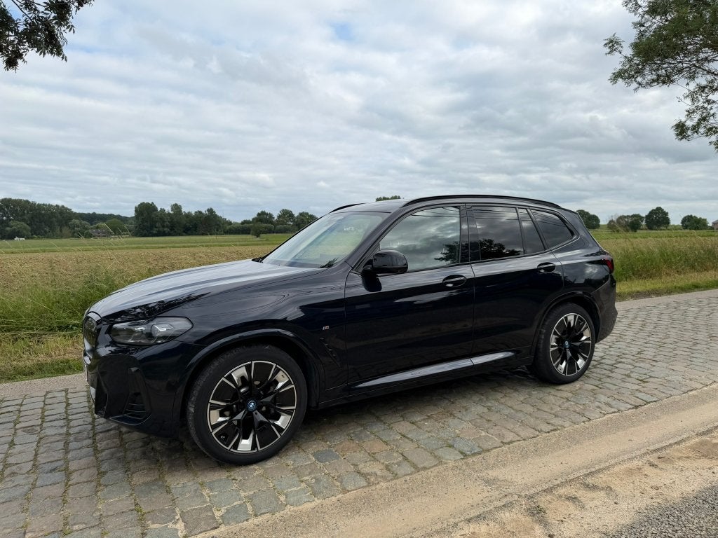BMW iX3 M Sport · 2022 ·TVA déductible ·Attelage de remorque, Autos, BMW, Cuir, Achat, Entreprise, 2255 kg