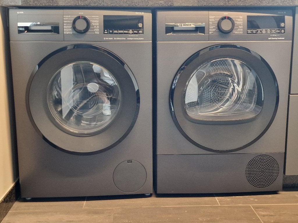Bosch set wasmachine en droogkast antraciet/zwart, Ophalen, 1200 tot 1600 toeren, 8 tot 10 kg, Zo goed als nieuw