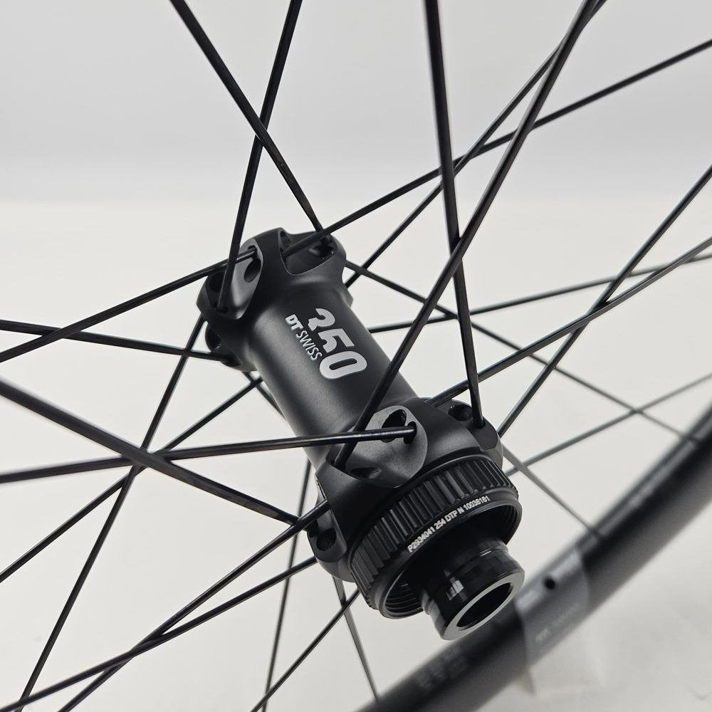28" DT Swiss ARC 1600 Spline 62 DB, Fietsen en Brommers, Wiel, Racefiets, Ophalen of Verzenden, Carbon