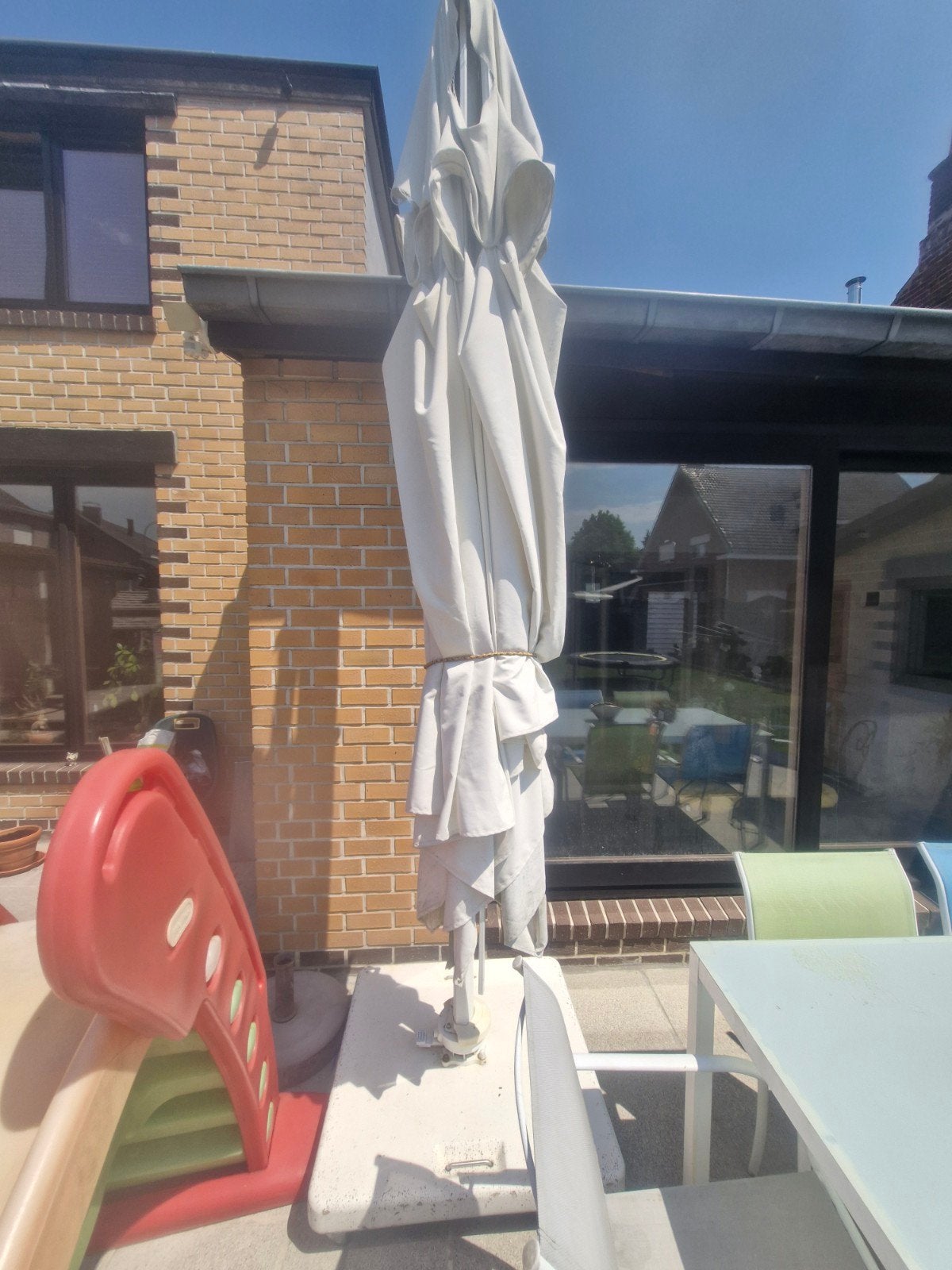 Parasol avec pied un peut abîmer, Jardin & Terrasse, Enlèvement