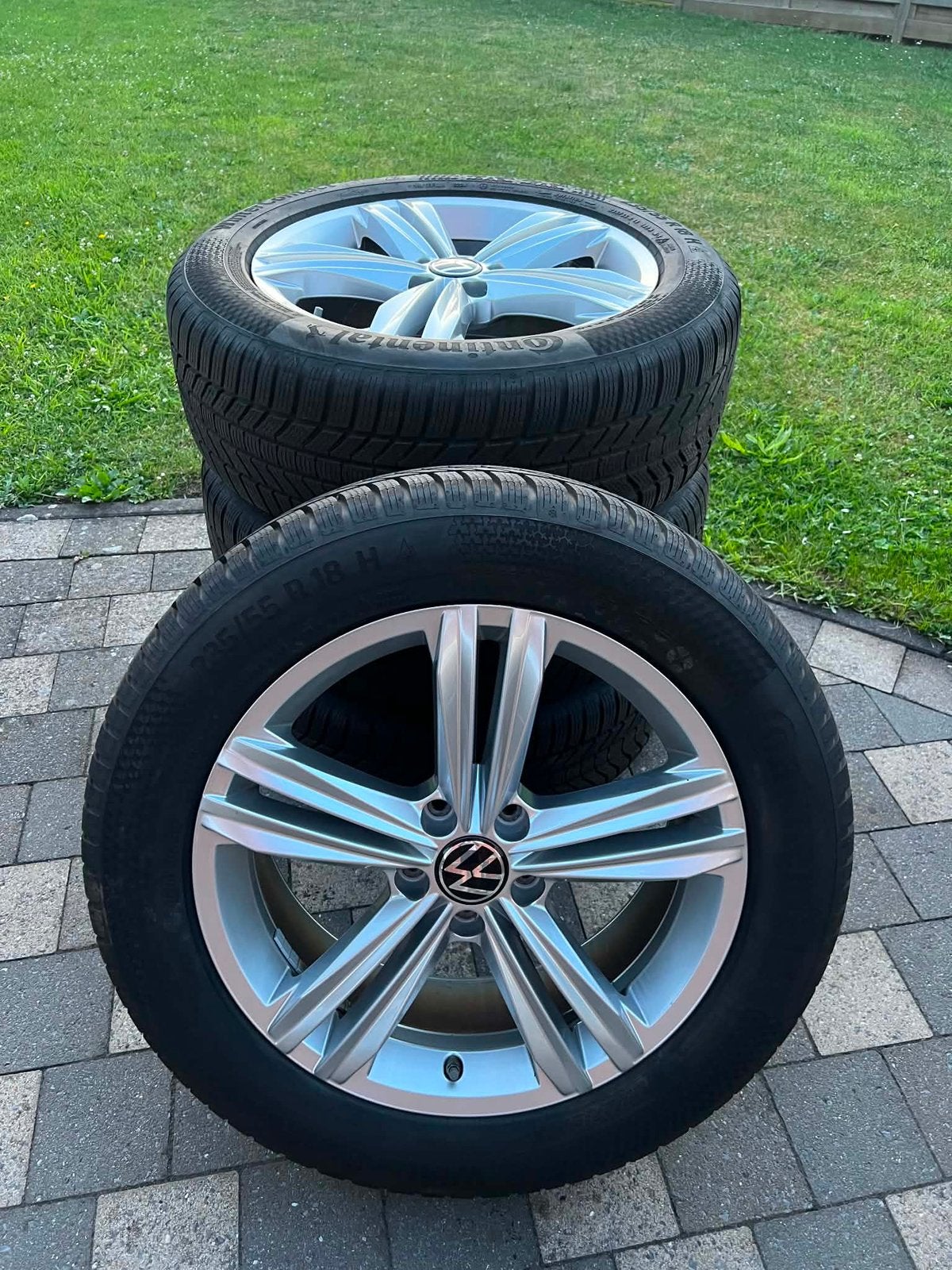 VW TIGUAN WINTERSET 235/55/R18 SEBRING ZO GOED ALS NIEUW, Auto-onderdelen, Banden en Velgen, Ophalen, 18 inch, Gebruikt, Banden en Velgen