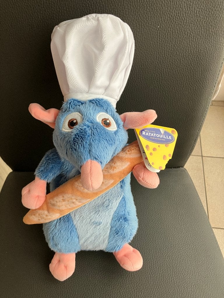 Disney Knuffel Remy ( Ratatouille ) met stokbrood, Ophalen of Verzenden, Overige figuren, Knuffel