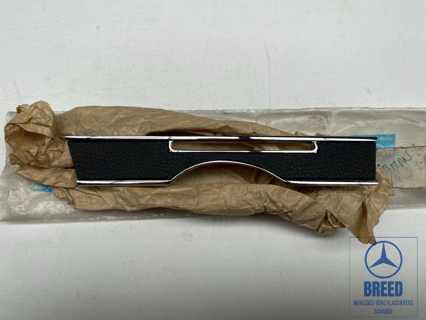 NOS sierlijst dashboard links voor Mercedes-Benz R107 W107, Neuf, -, -, Enlèvement ou Envoi