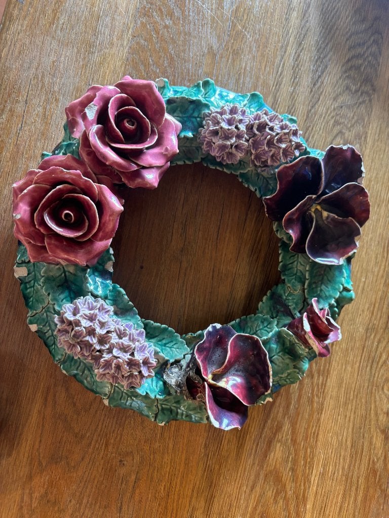 Couronne florale ancienne en céramique belge, Ophalen