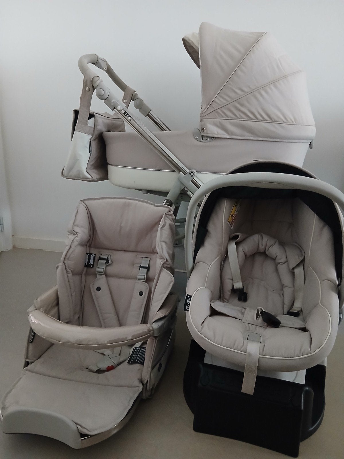 Belle et complète poussette 3 en 1 Bébécar à vendre, Enfants & Bébés, Poussettes & Combinaisons, Poussette, Enlèvement