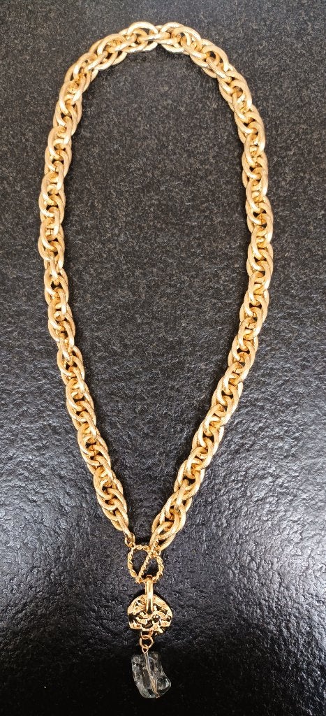 Collier doré, Envoi, Comme neuf