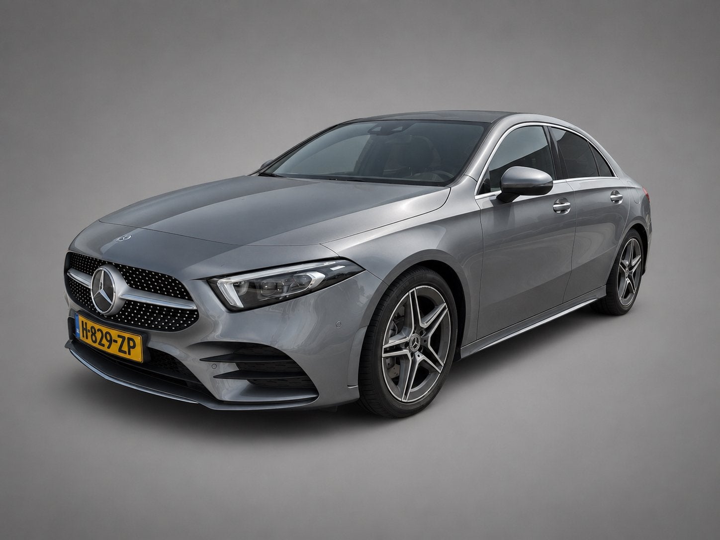 Mercedes-Benz A-klasse A250 AMG PANO|MULTIBEAM|BURMEISTER|, Auto's, Automaat, 4 deurs, Euro 6, Bedrijf