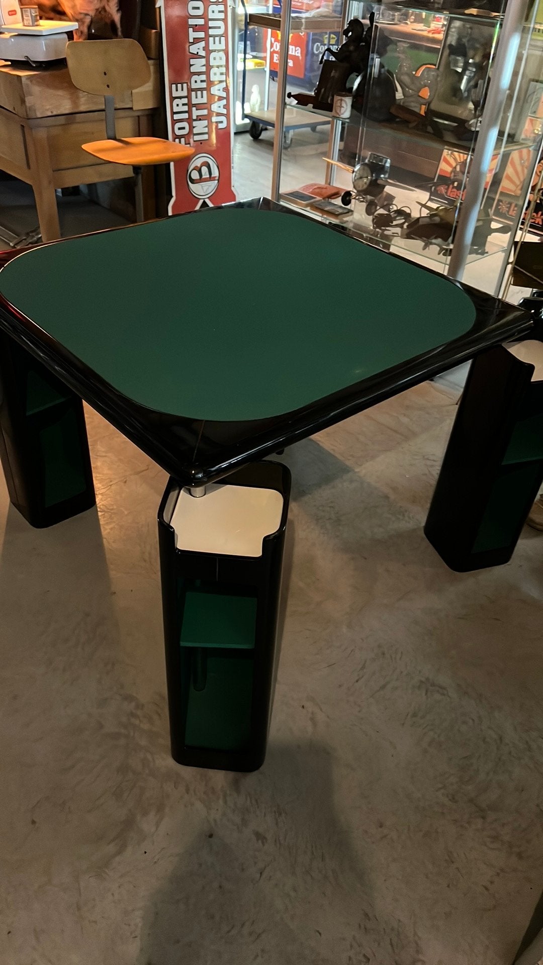 Table de poker Pierluigi Molinari Design, Enlèvement