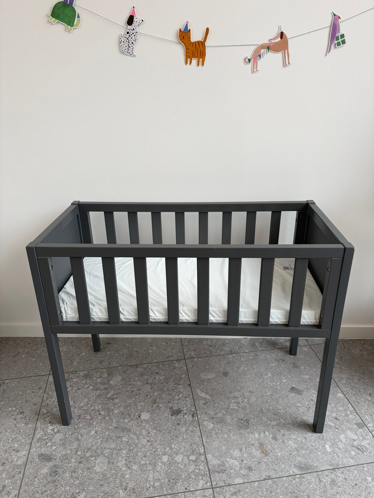 Babybedje / ledikant Troll Loft + matras Dolfijn Dreambaby, Ophalen, Gebruikt, Ledikant