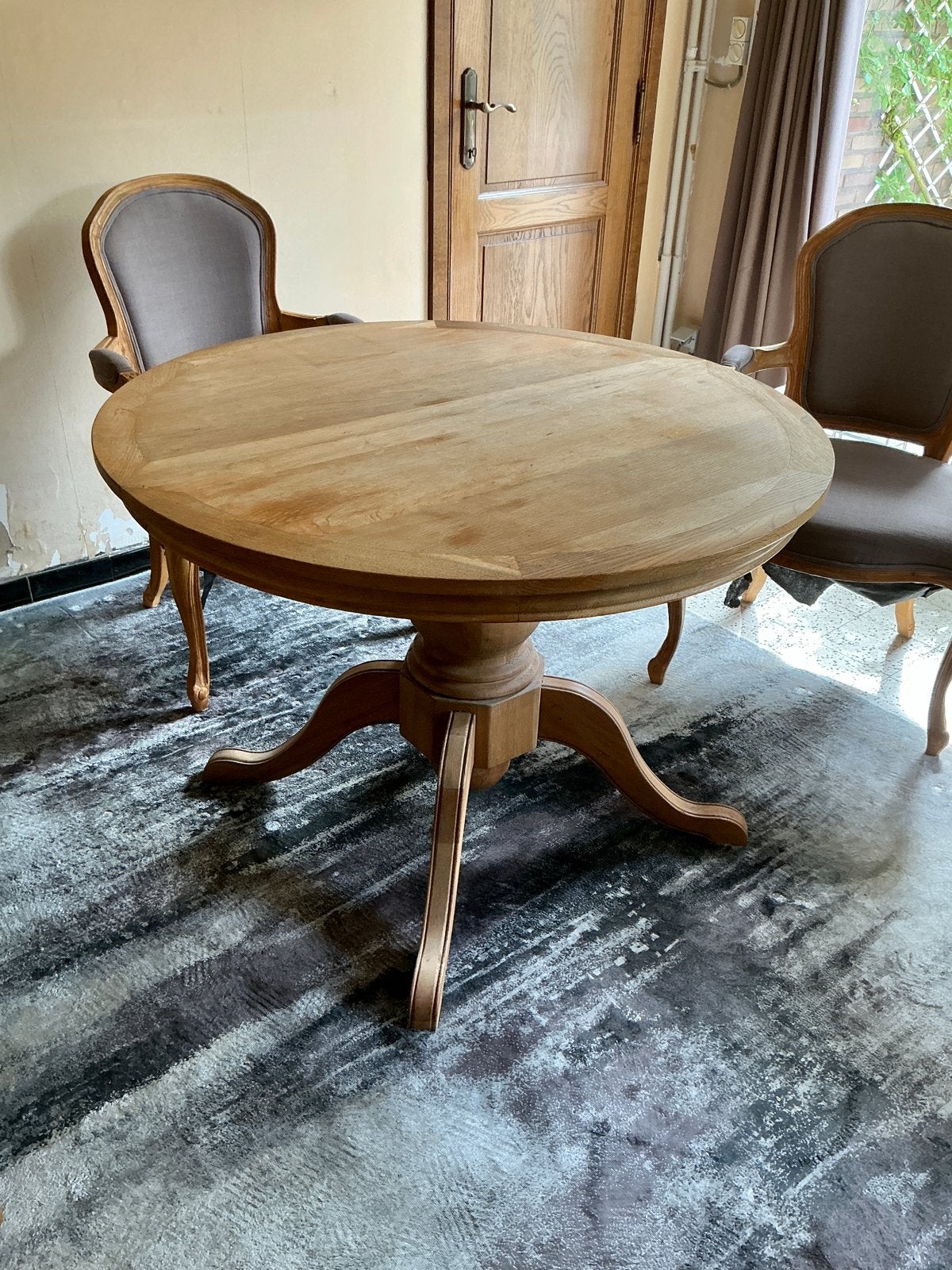 Massief houten uittrekbare tafel en 4 stoelen., Ophalen