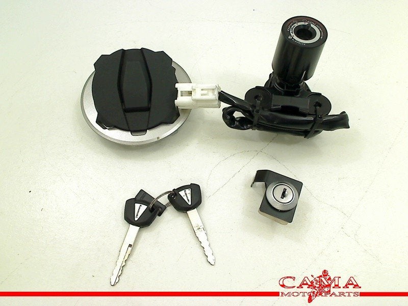 ENSEMBLE DE VERROU ET CYLINDRE DE PORTES Kawasaki, Dhr. S. di Majo, Utilisé, Info@cama-motorparts.nl, P.J. Troelstraweg 8 8
3144 CX  MAASSLUIS, NL