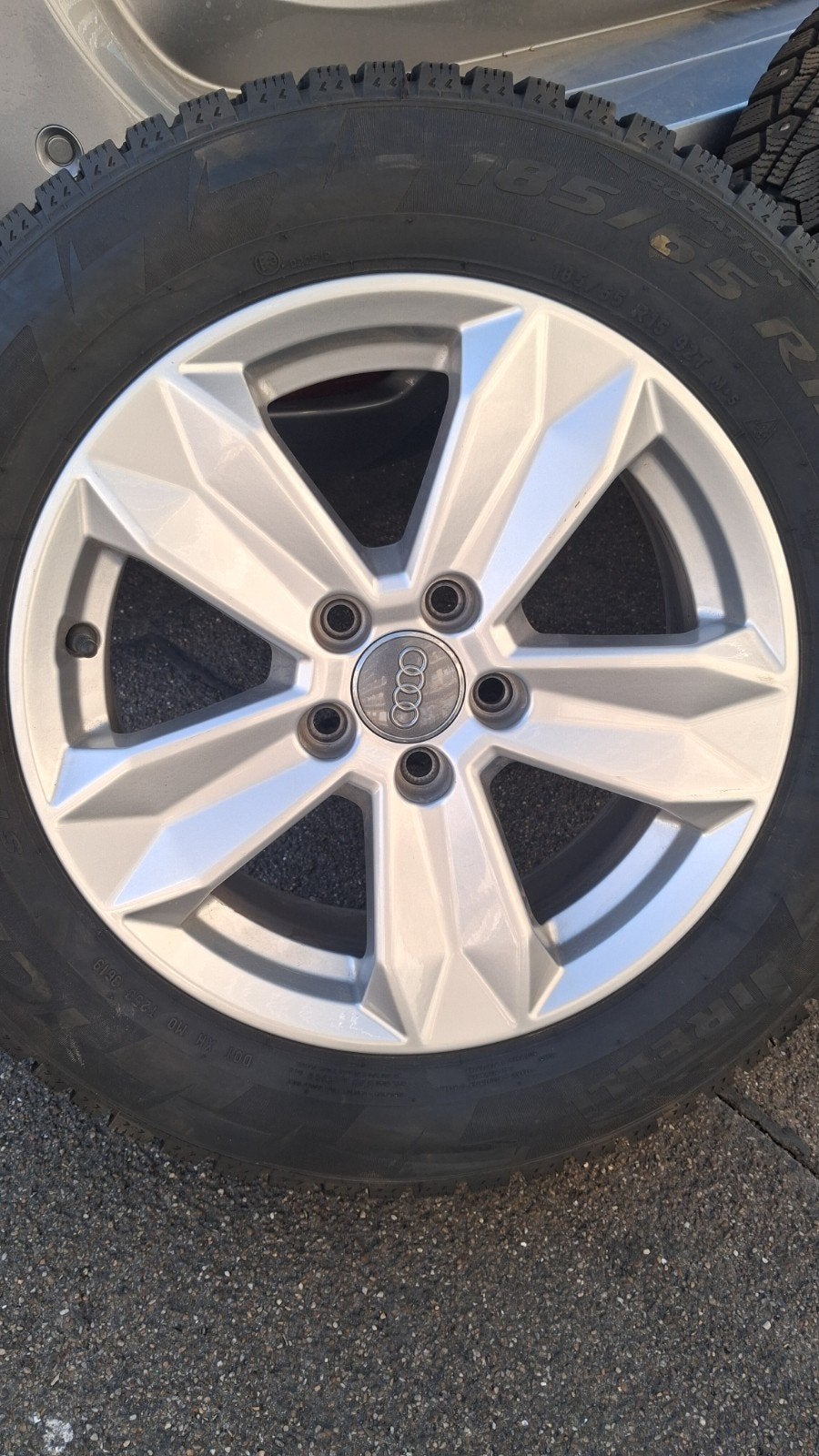4 pneus hiver clouté AUDI A3 ( 185/65/R15, Autos : Pièces & Accessoires, Enlèvement, Pneus hiver, Pneus et Jantes