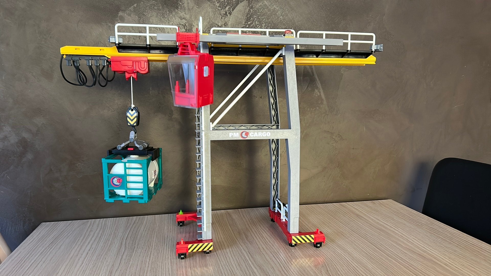 PLAYMOBIL City Action Cargo Portaalkraan met containers, Ophalen, Complete set, Voertuig, Zo goed als nieuw