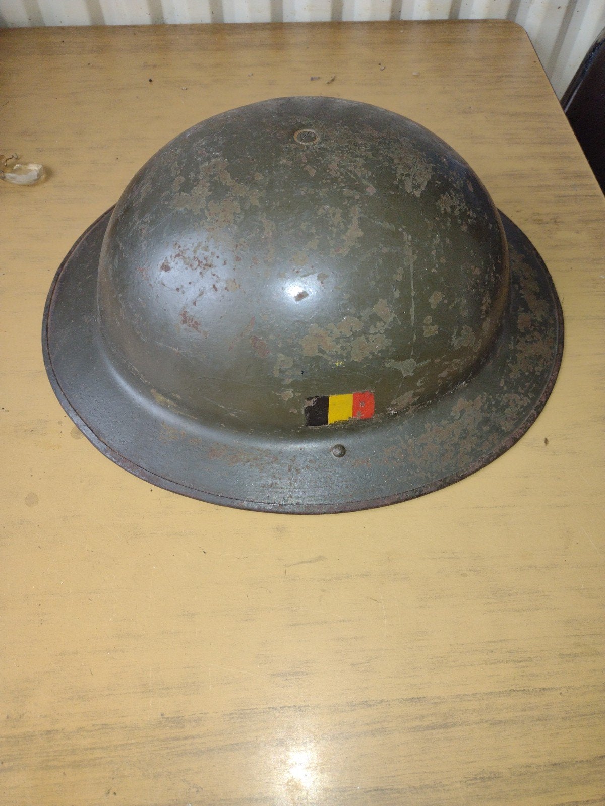 Oude legerhelm, Ophalen