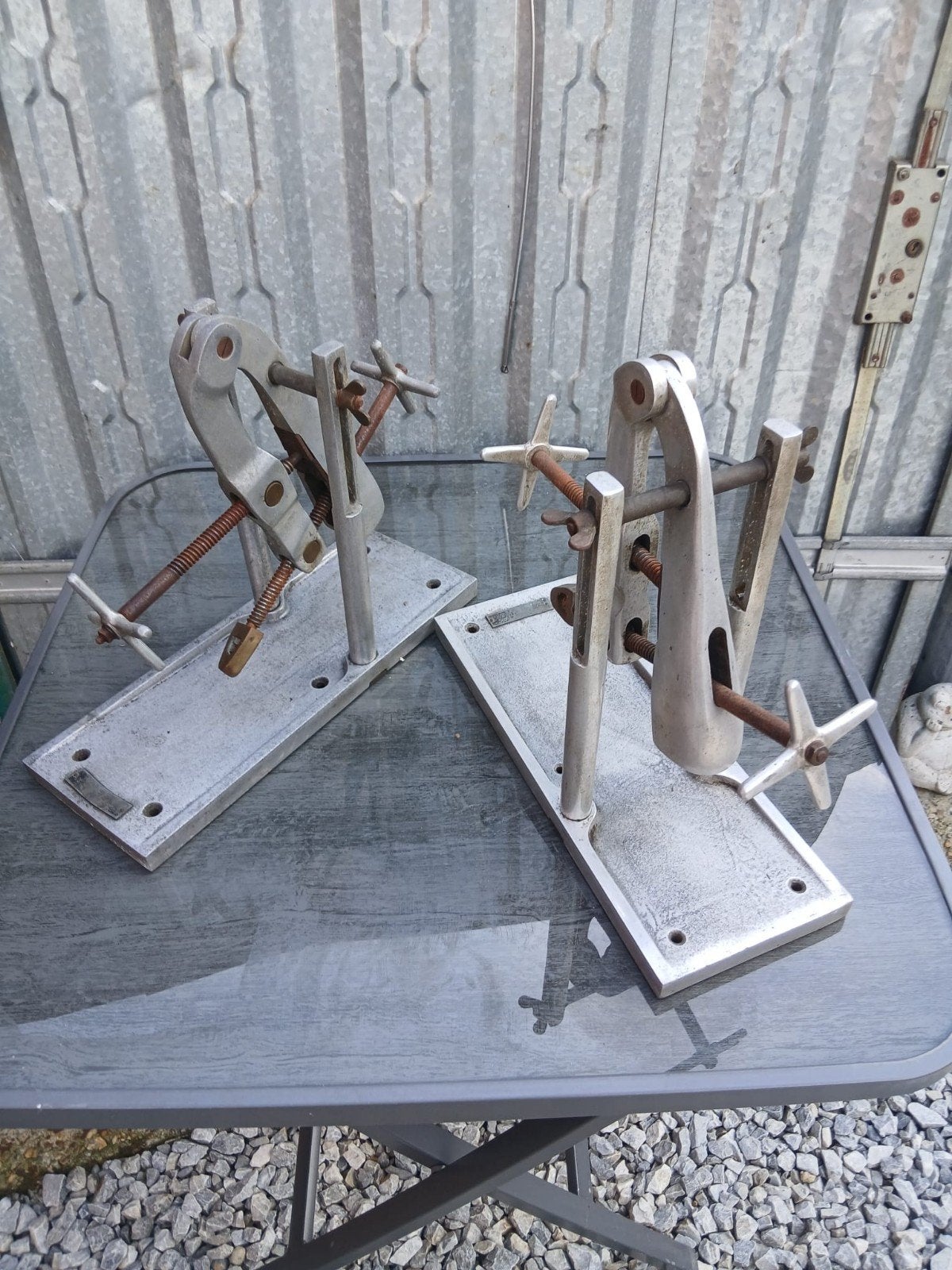 Oude schoenmakers materiaal, Ophalen