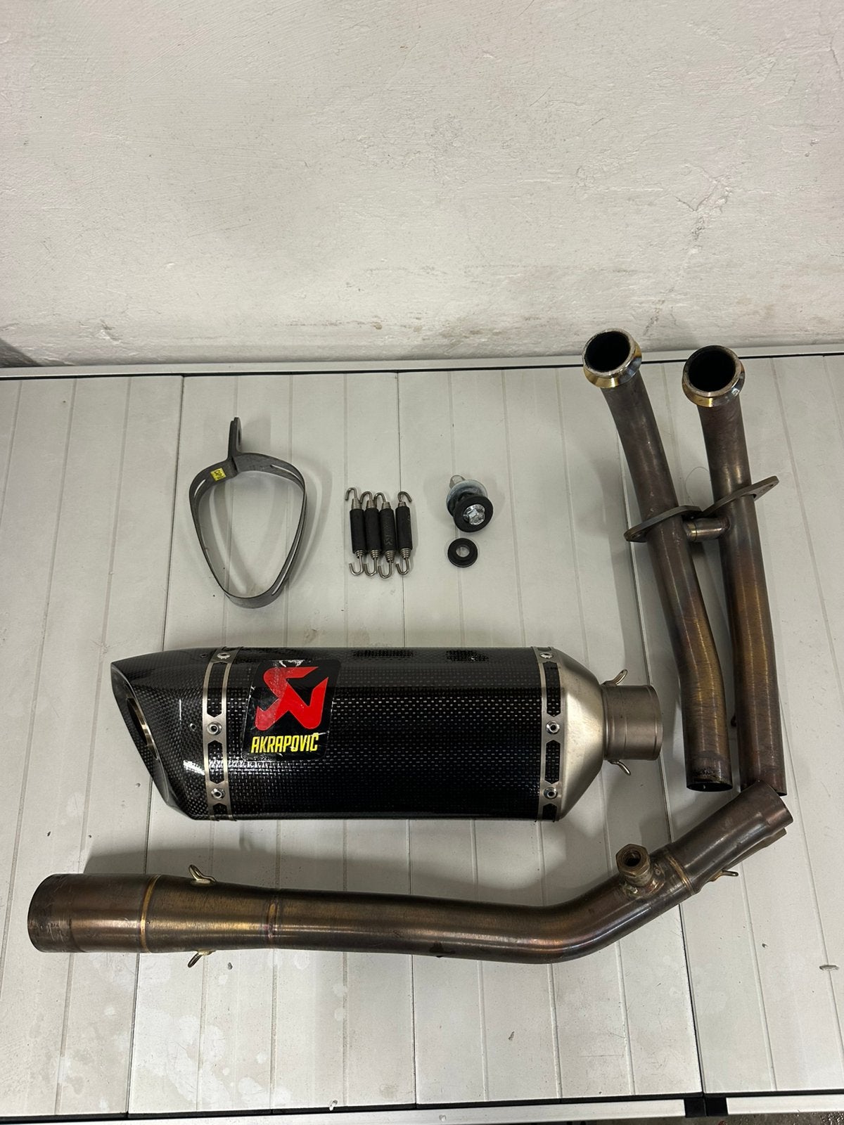Akrapovic Ultra Racing YAMAHA T-MAX, Enlèvement