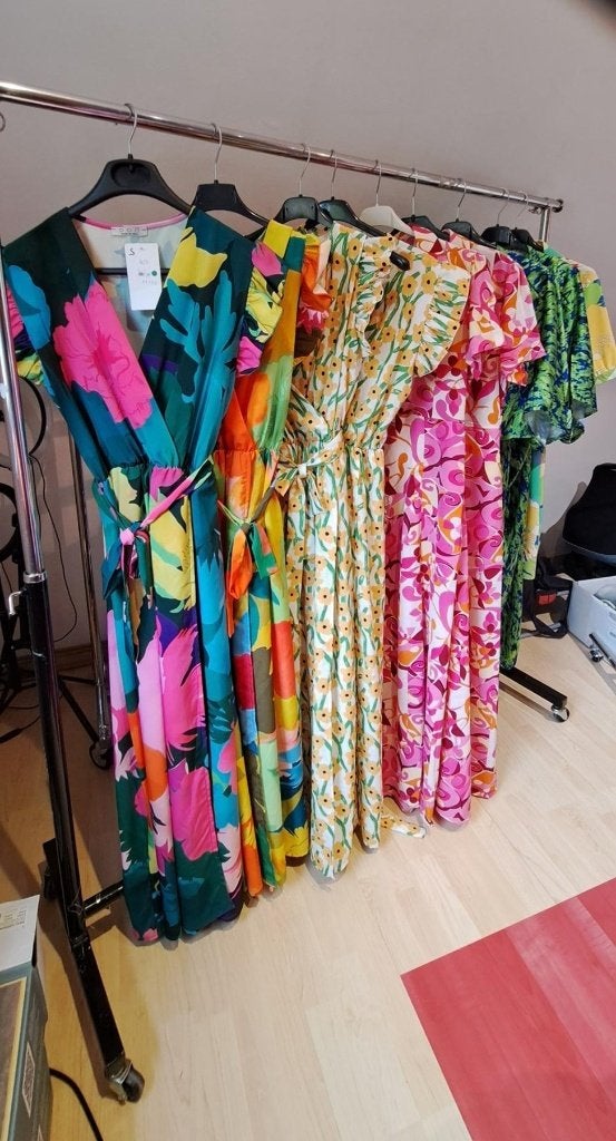 Déstockage vêtements femme à prix mini, Vêtements | Femmes, Enlèvement, Neuf