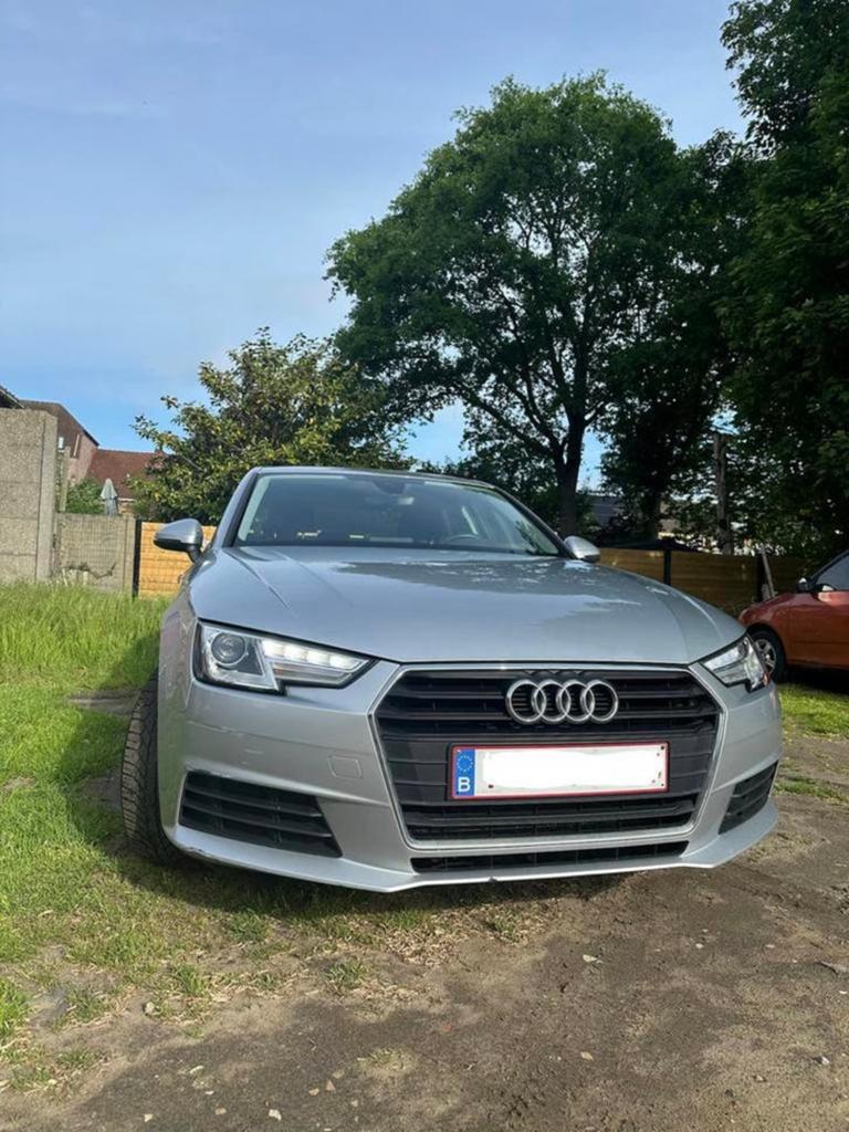 Audi A4 Automatique 2019, Achat, Carnet d'entretien, A4, Noir