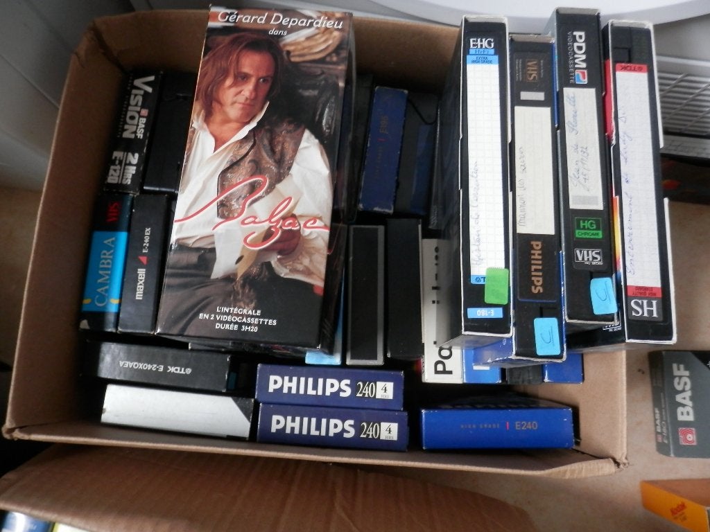 66 K7 VHS archive, Cd's en Dvd's, VHS | Film, Zo goed als nieuw, Documentaire, VHS, Boxset, Alle leeftijden, Ophalen