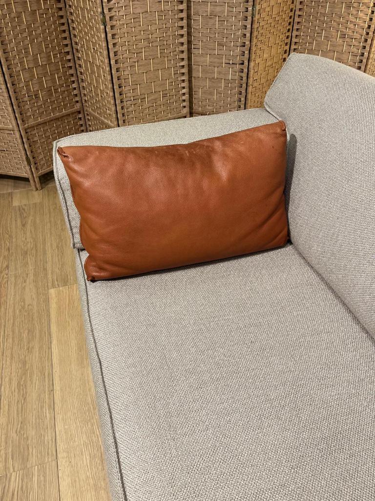 ZGAN Design on Stock Bloq Kussen Bruin Leer, Huis en Inrichting, Woonaccessoires | Kussens, Ophalen of Verzenden, Zo goed als nieuw