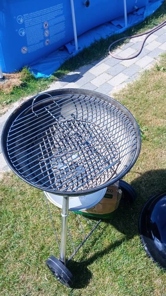 BBQ  WEBER, Tuin en Terras, Houtskoolbarbecues, Ophalen, Zo goed als nieuw, Weber