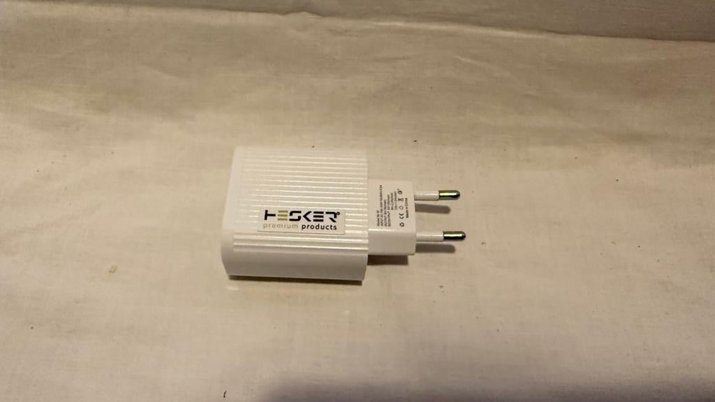Hesker Adapter! 4 USB-A Poorten! 1 Fast Charger! Wit! NIEUW!, Télécoms, Téléphonie mobile | Chargeurs pour téléphone, Neuf, Autres marques