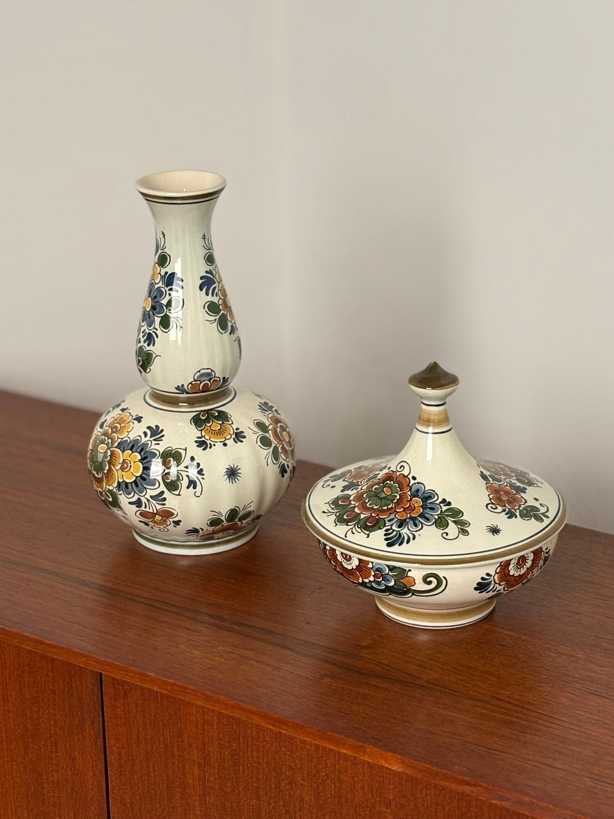 Set céramique polychrome bleu de Delft : Vase et couvercle, Enlèvement ou Envoi