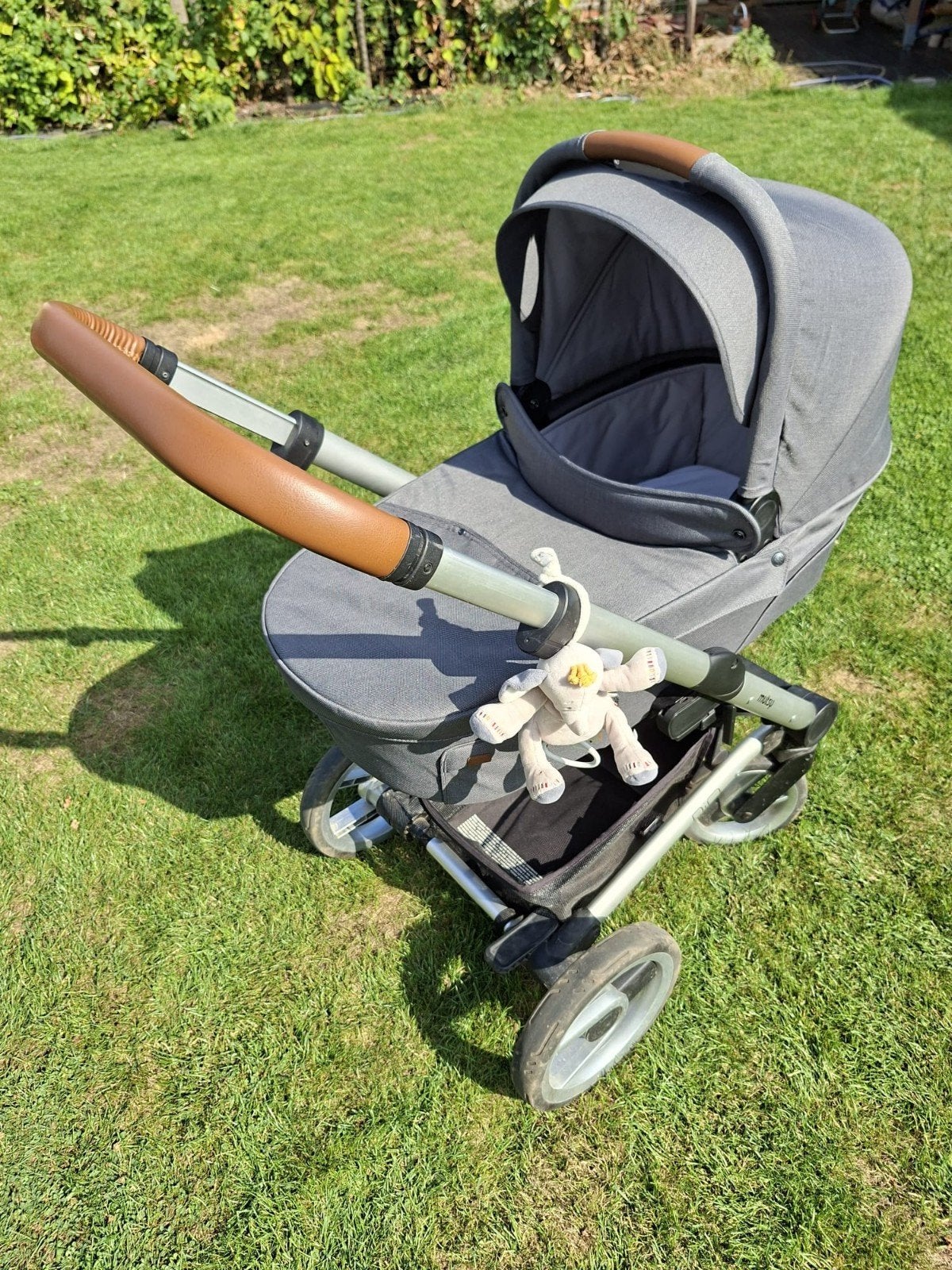 buggy Mutsy onderstel + reiswieg + zit + parasol + regenhoes, Kinderen en Baby's, Kinderwagens en Combinaties, Zo goed als nieuw