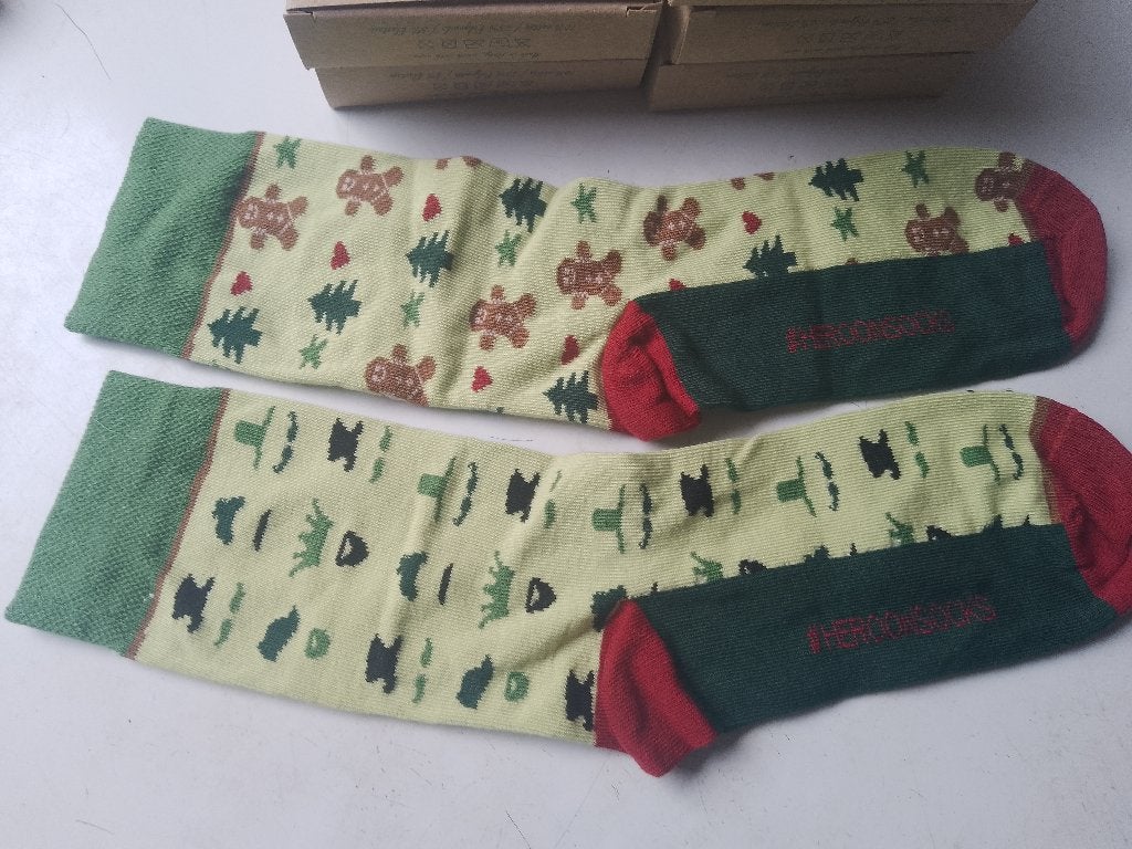6 paar sokken kousen 31 - 35 kerst in doosje kwaliteit, Neuf, Garçon ou Fille, Hero on socks, Chaussettes