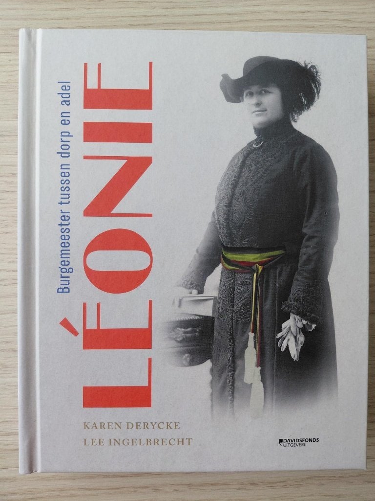 Léonie, burgemeester tussen dorp en adel, Boeken, Geschiedenis | Stad en Regio, Ophalen, Zo goed als nieuw