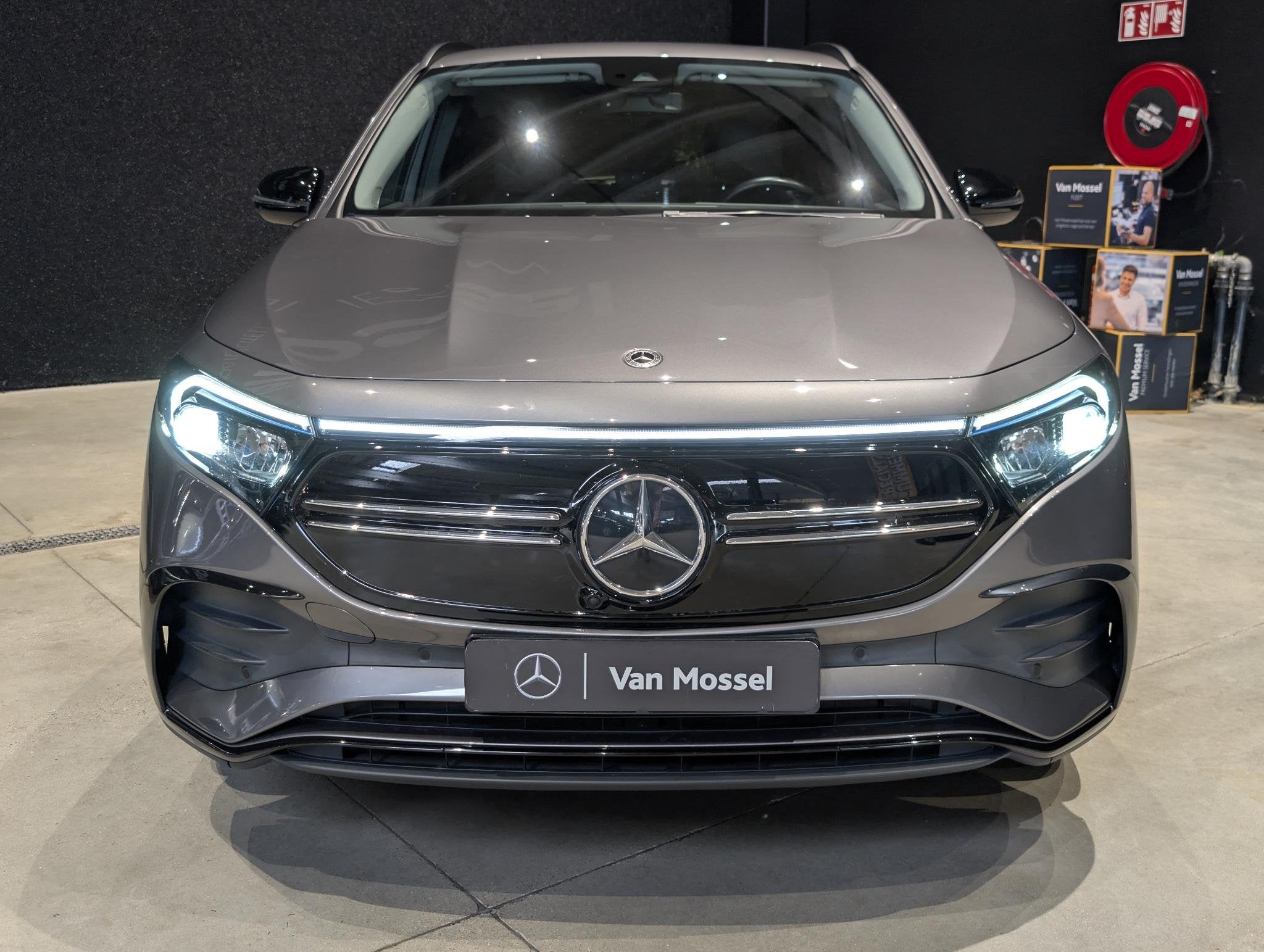 Mercedes-Benz EQA EQA 250 AMG Line 96,3% SOH | VERWARMDE MEM, Auto's, Mercedes-Benz, Stof, Gebruikt, 5 zetels, 5 deurs