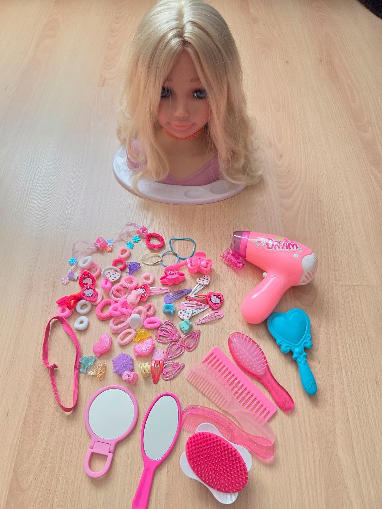 Poupée de maquillage et de coiffure + accessoires, Enfants & Bébés, Jouets | Poupées, Utilisé, Autres types, Enlèvement ou Envoi