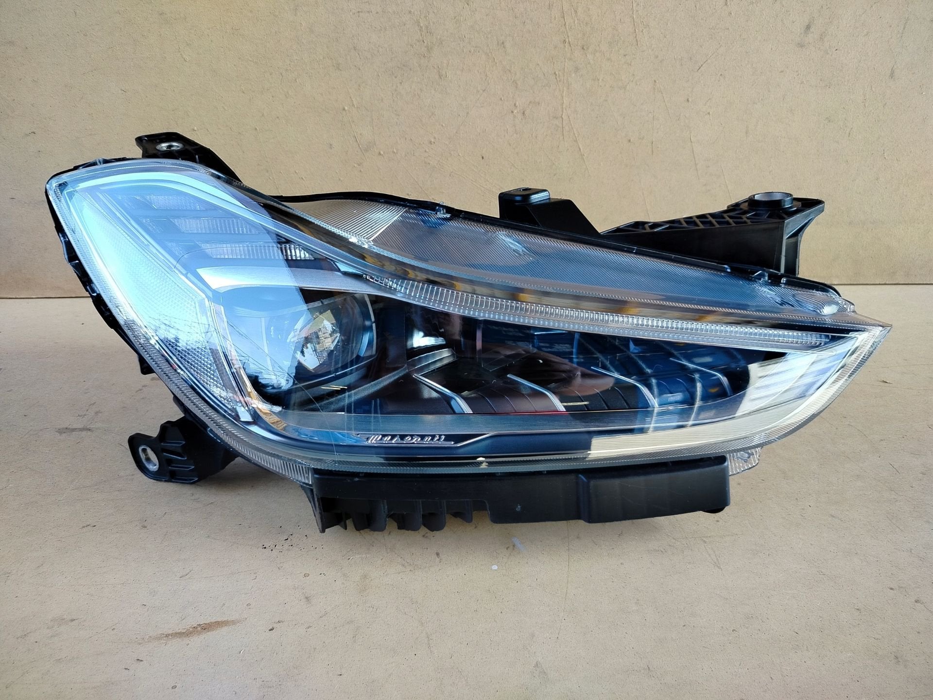 Maserati Ghibli Koplamp 00670100984, Viale Ciro Menotti 322
41121  Modena, IT, Maserati, Gebruikt, Maserati S.p.A.