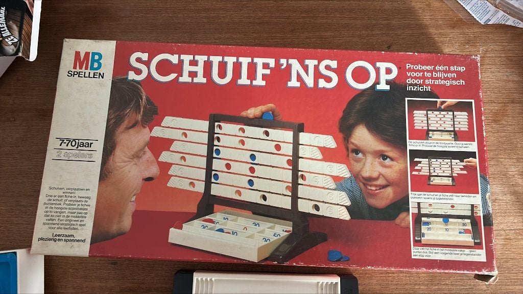 Schuif ‘ns op, Hobby en Vrije tijd, Gezelschapsspellen | Overige, Een of twee spelers, Ophalen of Verzenden, Gebruikt, MB