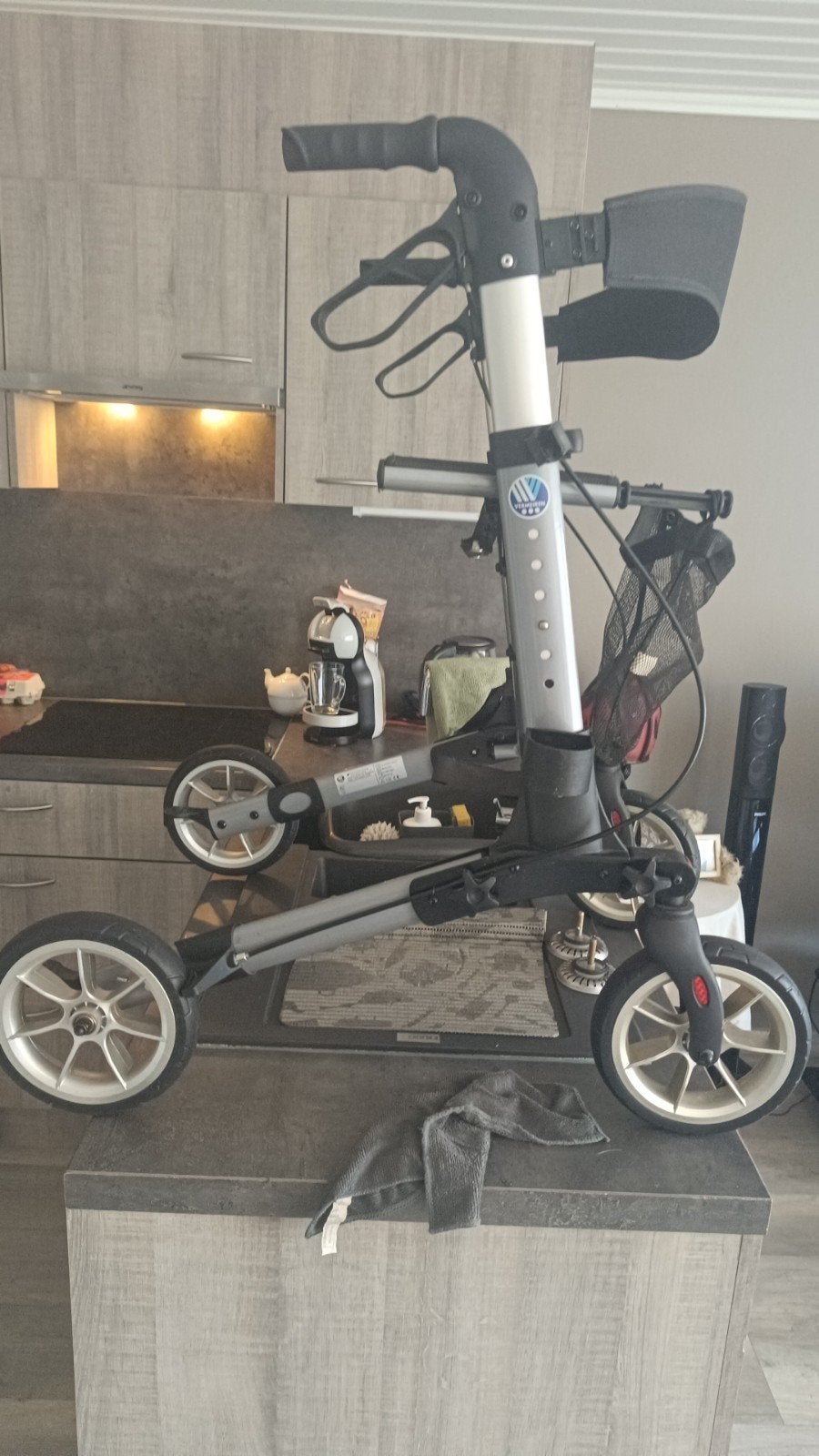 rollator merk Vermeiren quadri light, Diversen, Rollators, Zo goed als nieuw, Lichtgewicht, Opvouwbaar, Ophalen