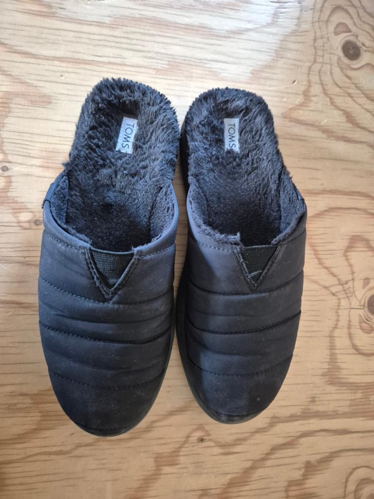 Zwarte warme pantoffels met voering - Maat 37, Zwart, Zo goed als nieuw, Pantoffels of Sloffen, Tom Tailor